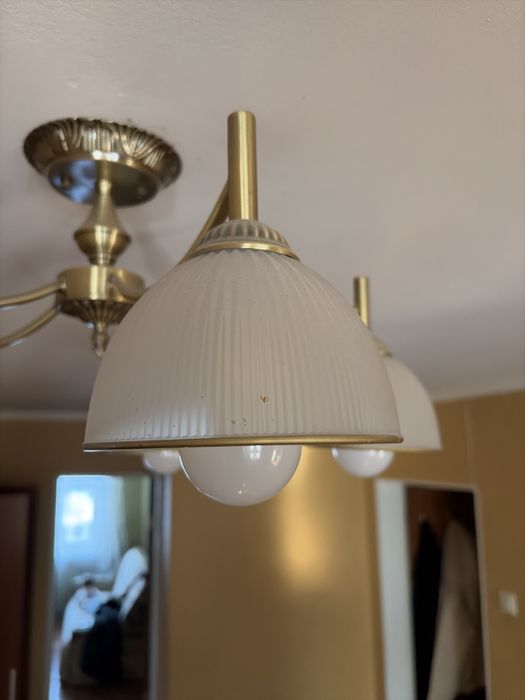 Срочно продам люстру