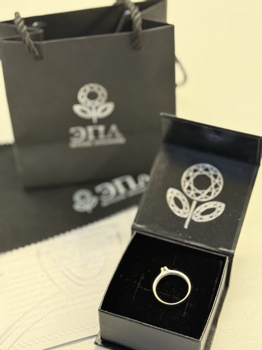 Белое золото кольцо