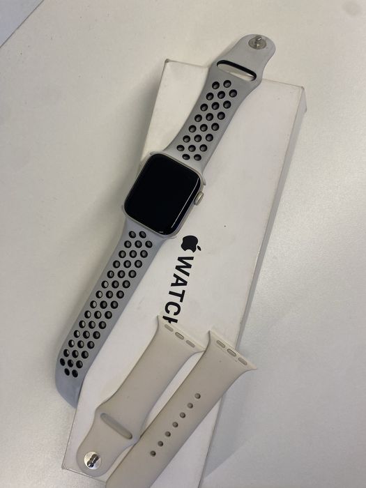 Apple Watch se2 40mm 100%