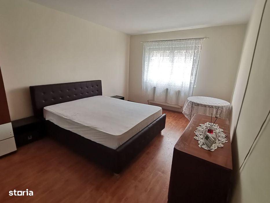 INCHIRIEZ apartament 2 camere decomandat ,zona Strand — fotografia 1