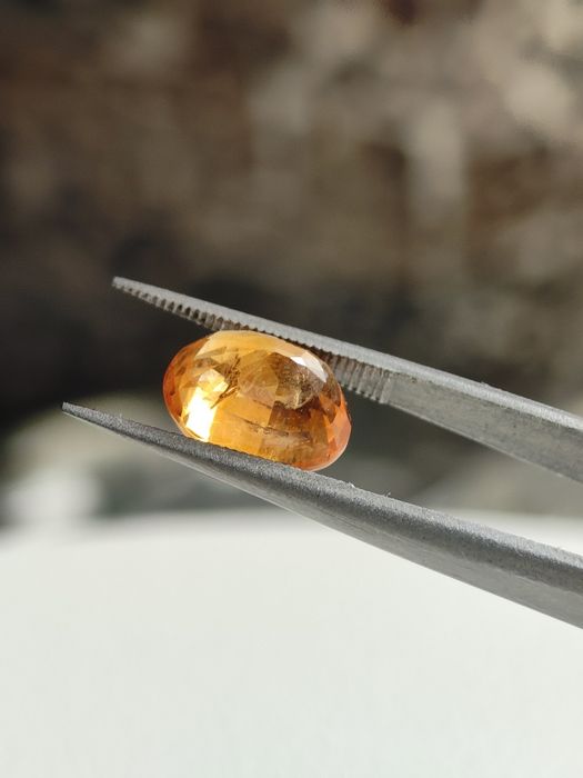 Сапфир голям intense yellow