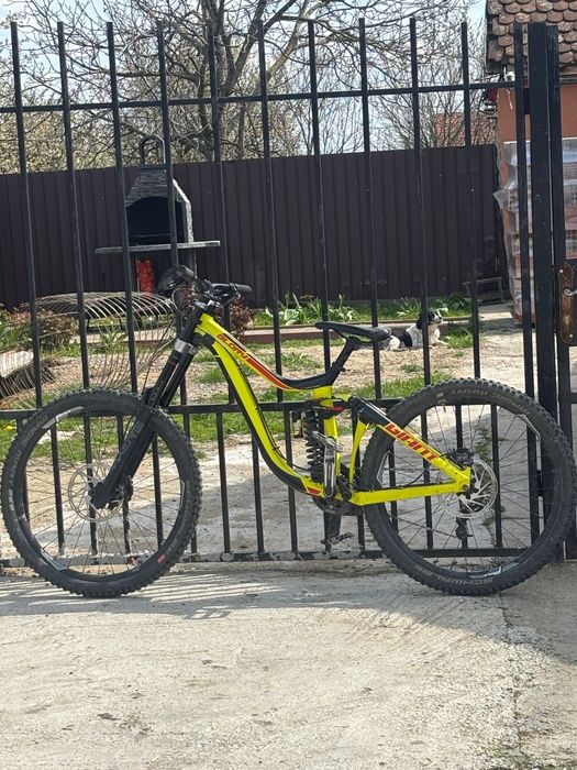 Bicicletă full suspension Giant