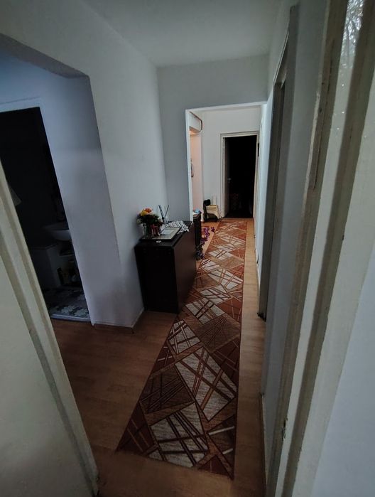 Se oferă spre vânzare un apartament cu 4camere spațios 104metri pătrați în Drăgășani
