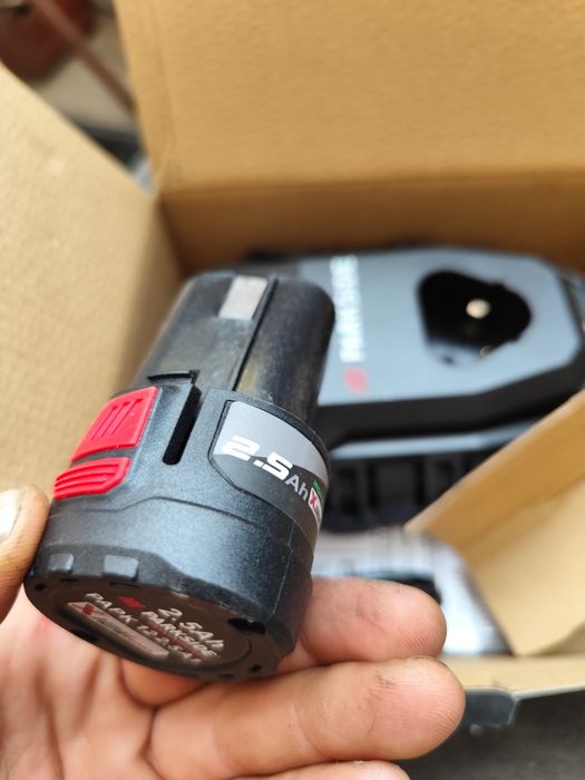 Бързо зарядно 6A +батерия 12v/2.5Ah Parkside