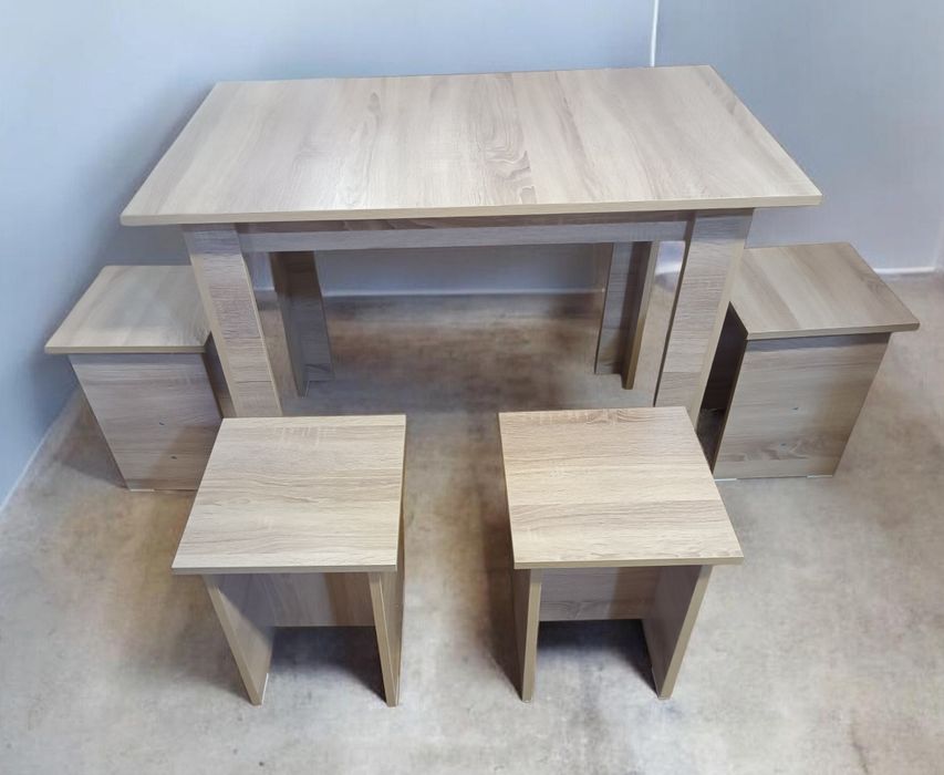 Стол с табуретками