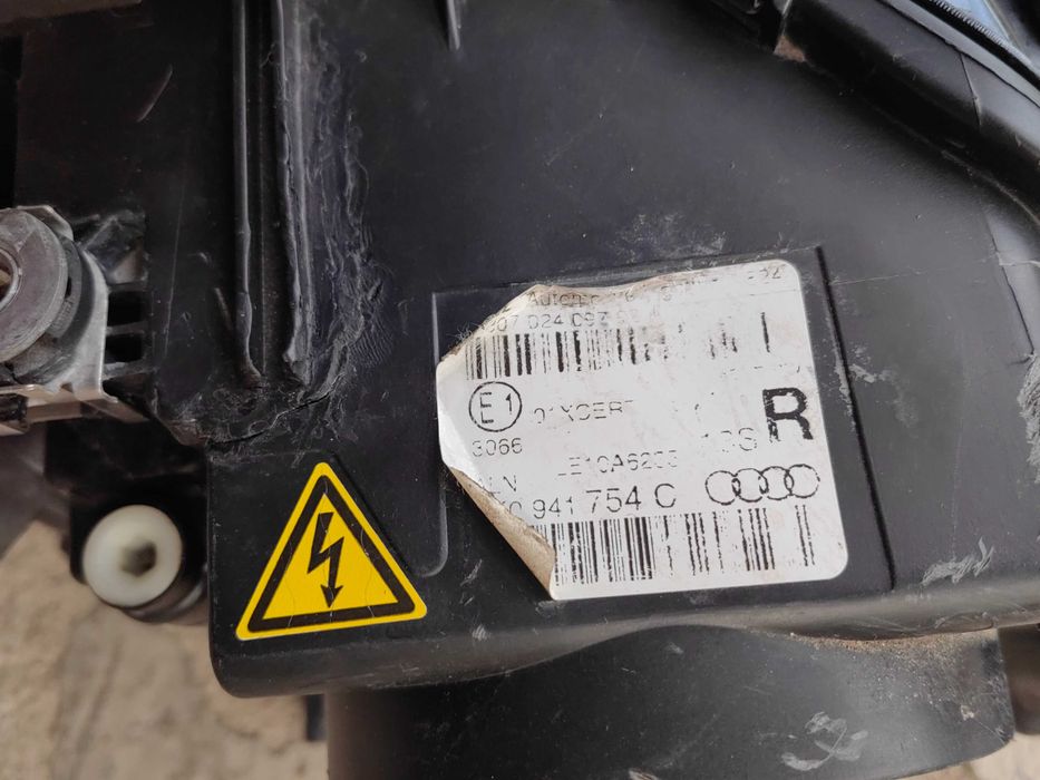Фар Audi A4 B8.5 Bi-Xenon LED завиващ десен/Фар Ауди А4 Б8.5 Оригинале
