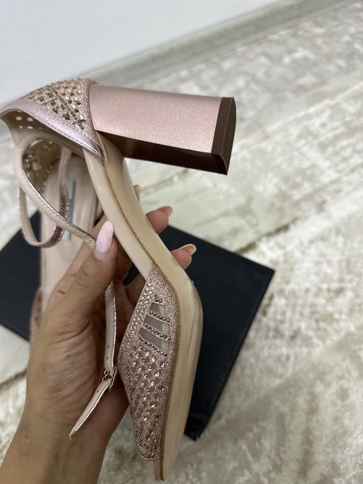 Босоножка туфли каблук