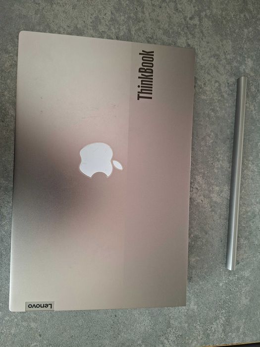 Laptop Lenovo ThinkBook 15 G2 ARE cu procesor AMD Ryzen 5 4500U DEFECT