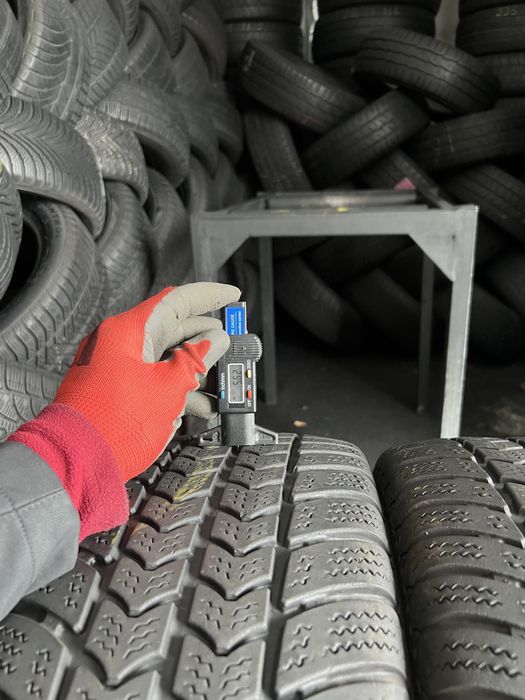 2 anvelope de iarna 225/75/16 C Semperit!