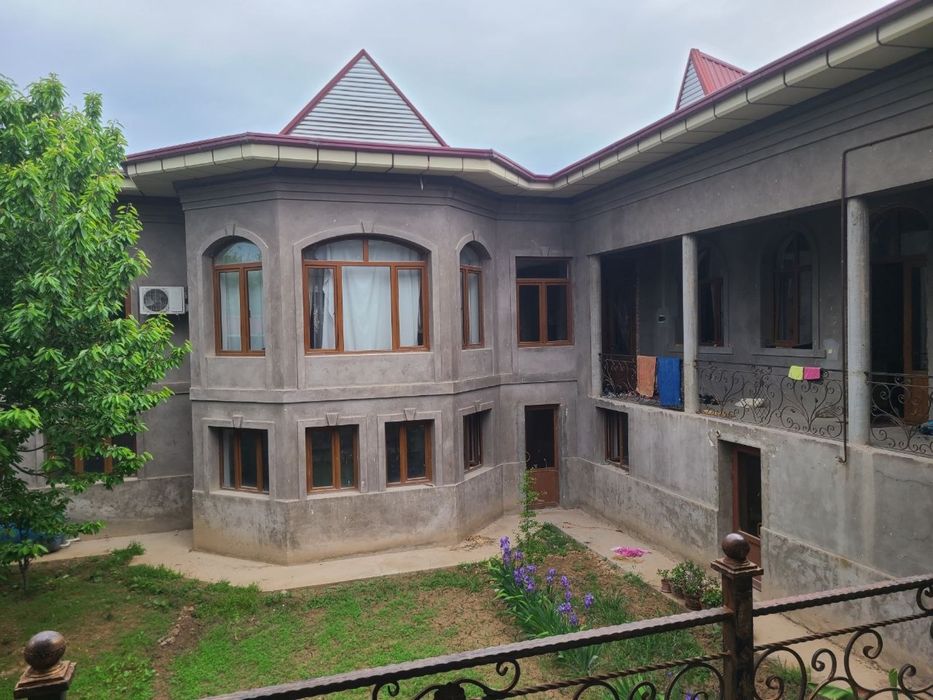 Uchastka arendaga beriladi 5 sotiq yevro remont 6 xona mebellari bilan