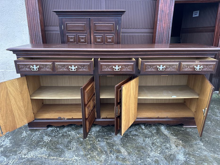 Голям дървен бюфет / шкаф – класически стил