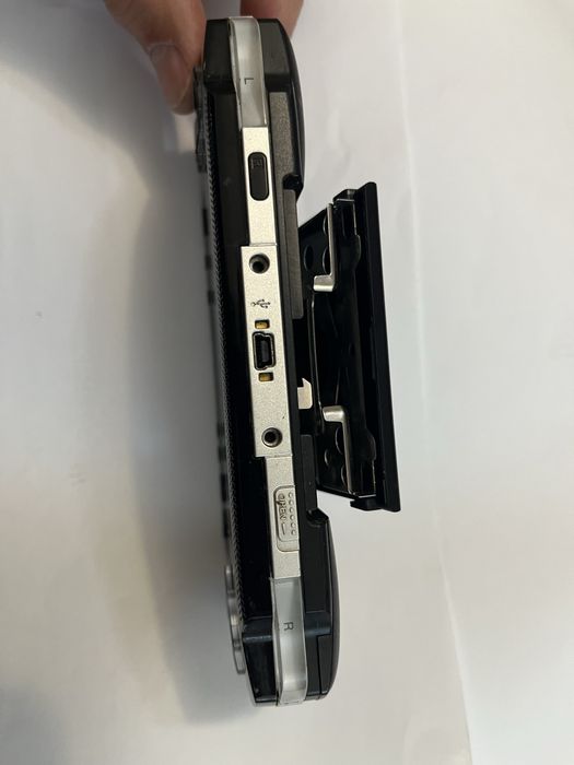 PSP 1000 consola Sony portabila ,functional,modat,editie Japan,sigilat