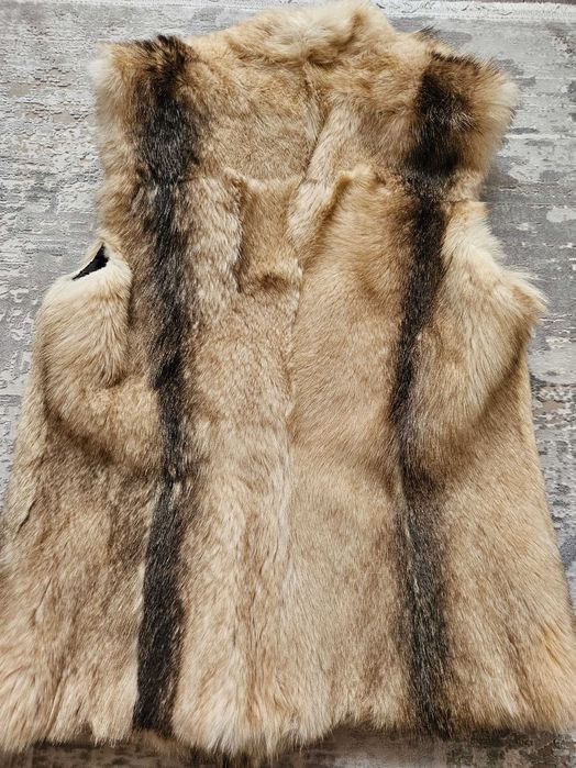 Елек от естествена вълча кожа – плътен косъм, универсален модел