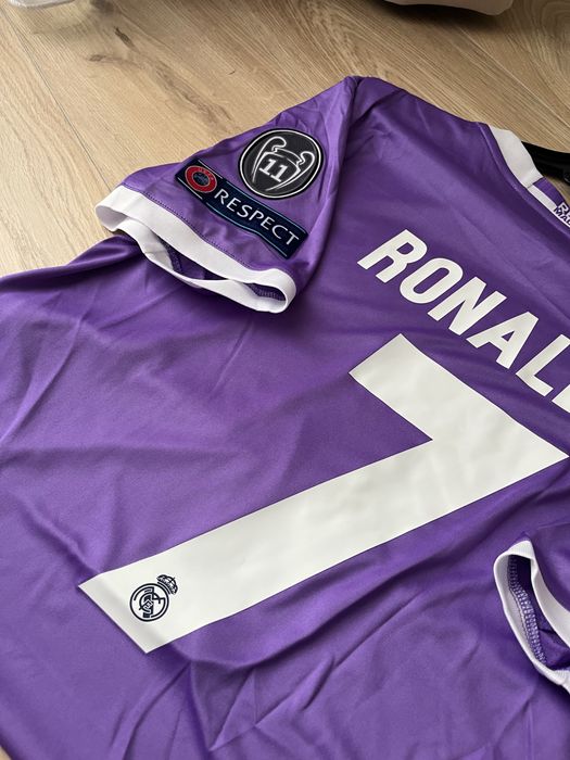 Tricou de fotbal Real Madrid Cr7 Cristiano Ronaldo 7 marime M nou modelul mov finala Cardiff