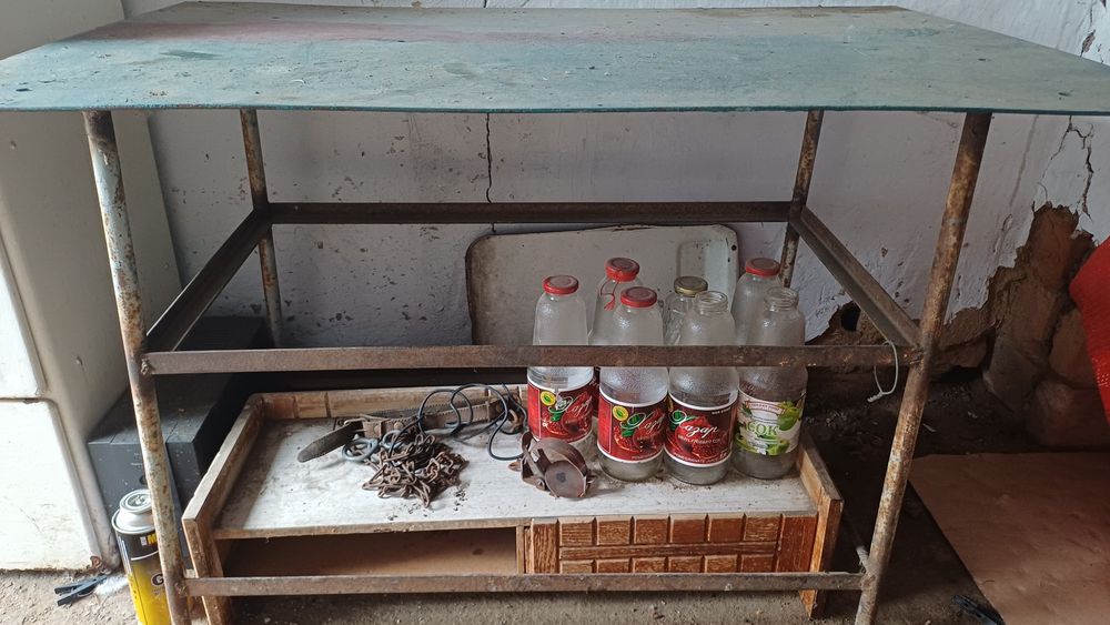 Продам железный стол