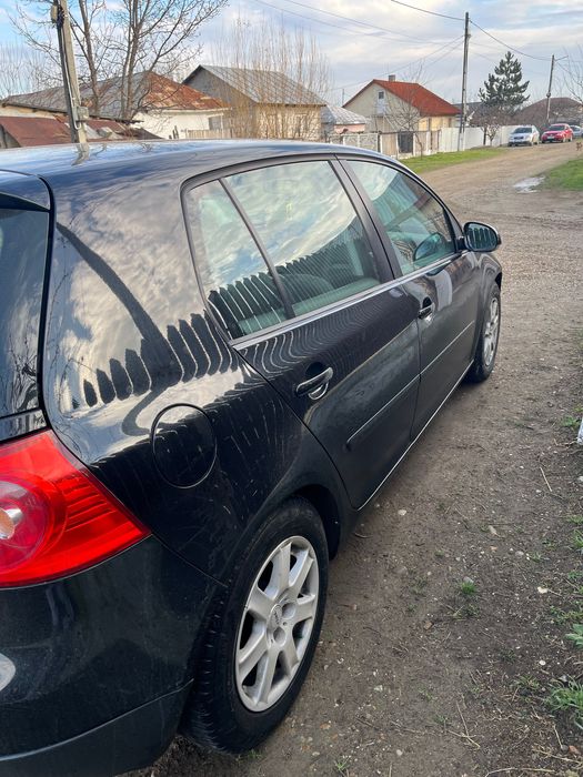 Vând Golf 5 1.9 tdi