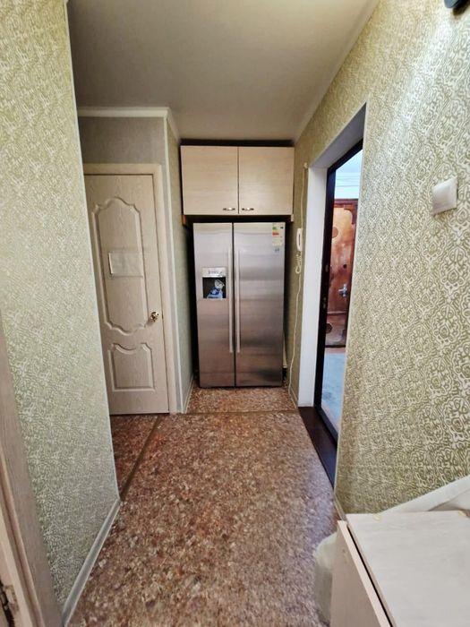 Продаётся 4 комн Революция