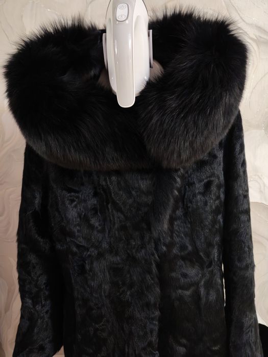 Продам шубку из козлика с песцом