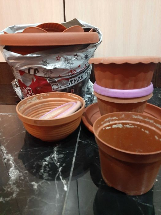 Продам горшки цветочные