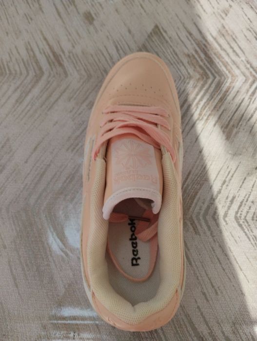 Кроссовки женские