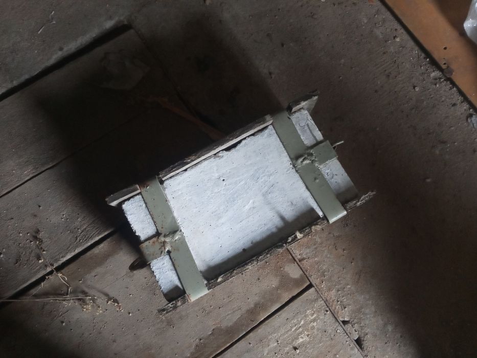 Продам контр грузы.