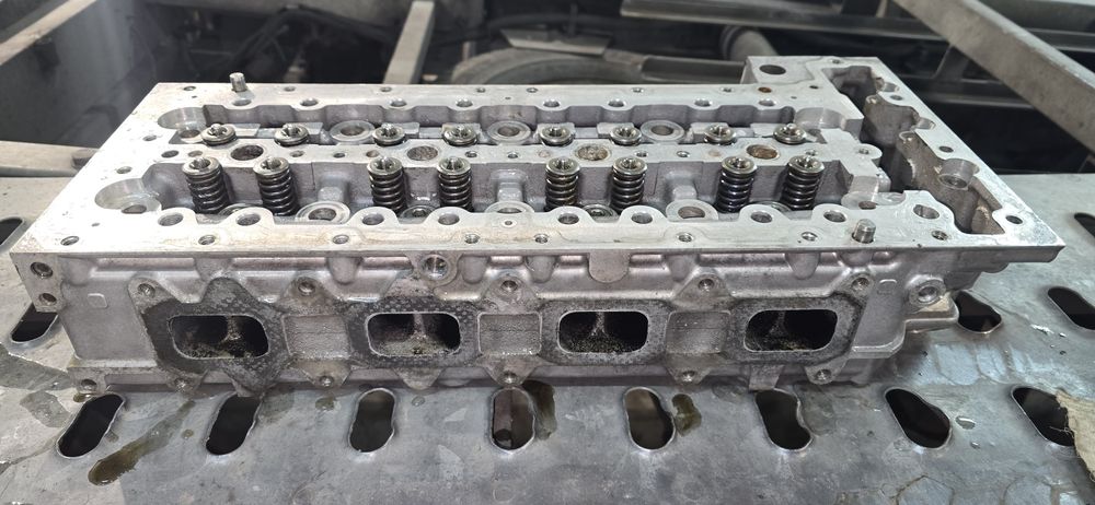 Глава за ивеко 3.0 1.80 коня