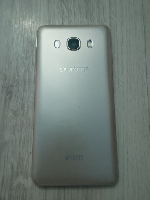 Продаю телефон Samsung Galaxy J5 (2016)