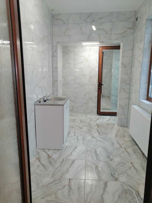 Casă de închiriat ,3 camere , nemobilată , ultracentral