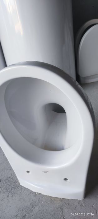 Продавам 6 броя тоалетни чинии Ideal Standart