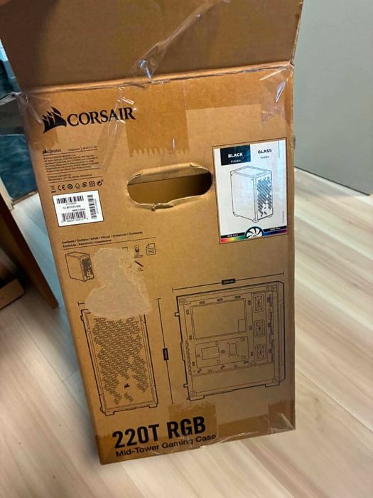 Компютърна кутия Corsair 220TRGB