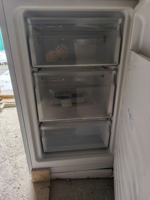 Продам морозильную камеру