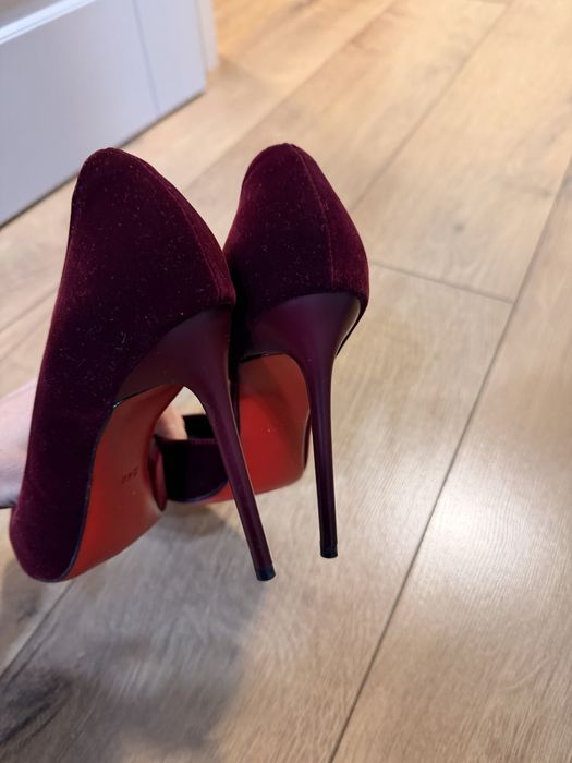 Продам женские туфли