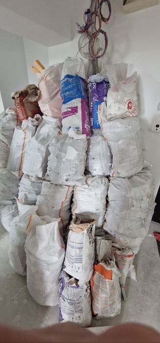 Oferim servicii de curățenie în curte/apartamente, golire subsoluri,