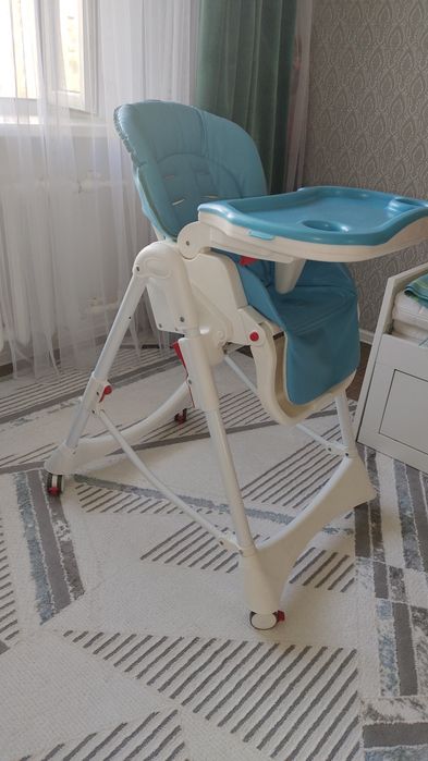 Стульчик для кормления малыша
