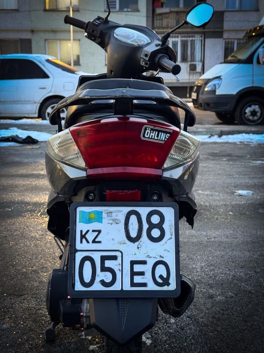 Продам мопед/скутер Ли М8