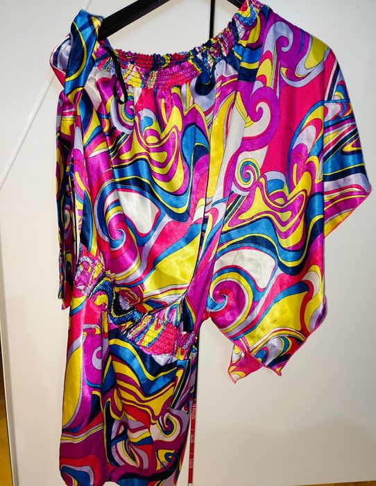 Vând rochița din satin !