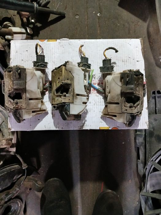 Замок двери Фольксваген Гольф3