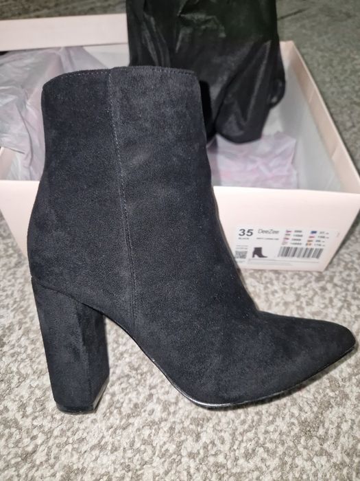 Черни боти на ток