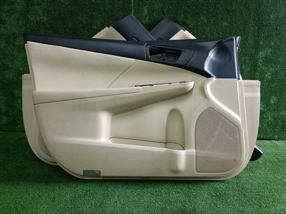 Оригинальные обшивки дверей от Toyota Camry 50 55
