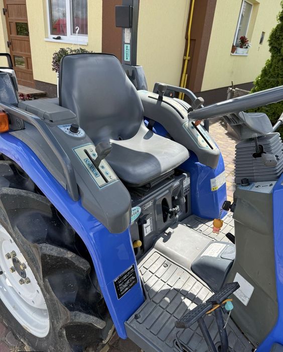 Японский минитрактор Iseki