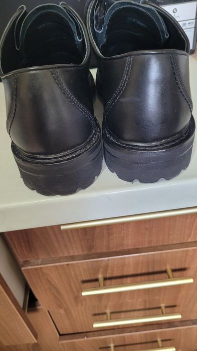 Pantofi din piele purtat o singura data