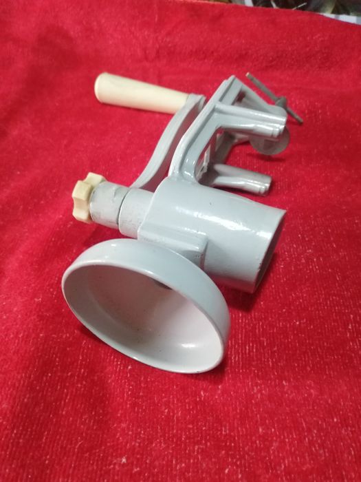 Ръчна машинка за кафе и семена от 80те нова в кутията.