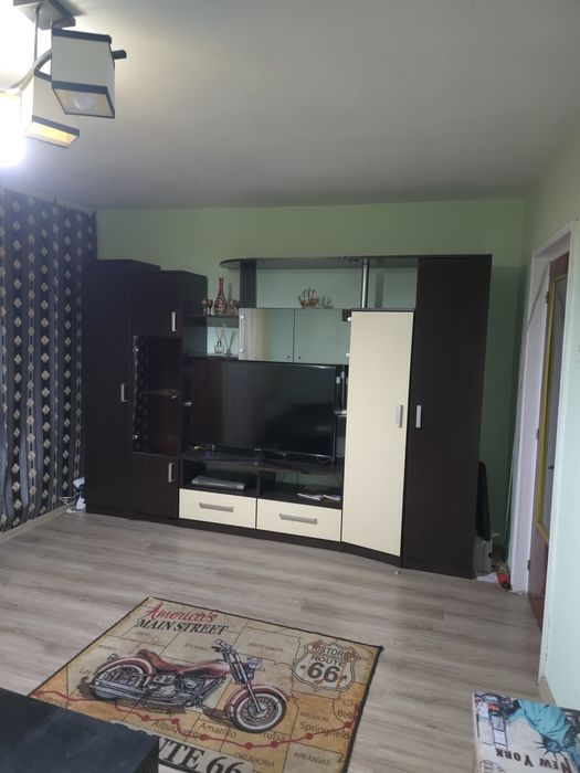 Vand mobilă de sufragerie stare impecabila