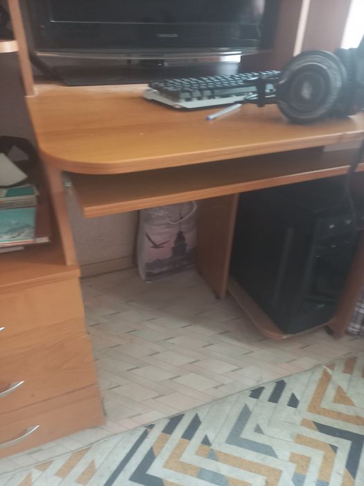 Срочно компьютерный стол