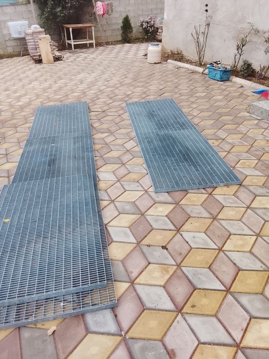 Vindem grătare zincată și trepte pentru scări și pentru spălătorie aut