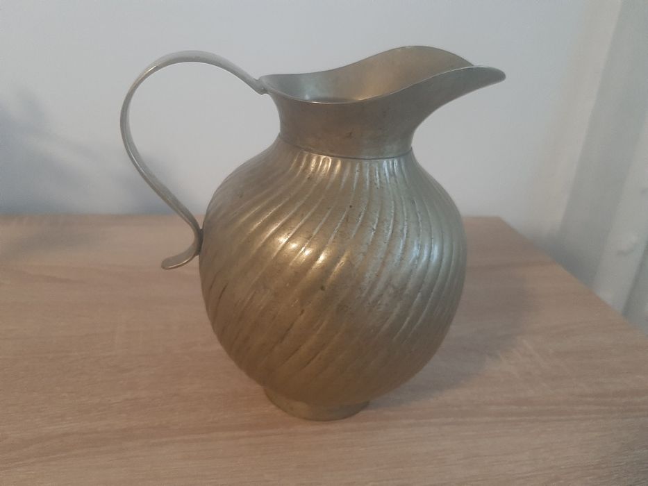 Carafă Sculpturală din Alamă Masivă – Piesă de Colecție, vintage, arta