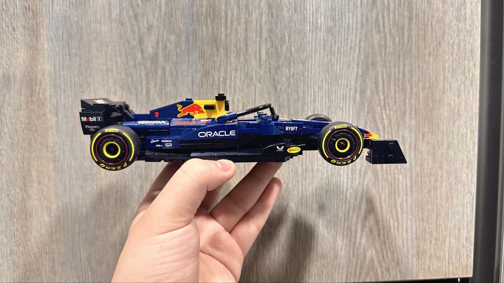 LEGO F1 Red Bull Oracle RB19 (Rastar) 1:24
