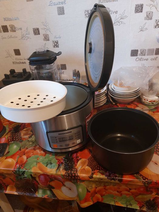 Мультиварка  REDMOND