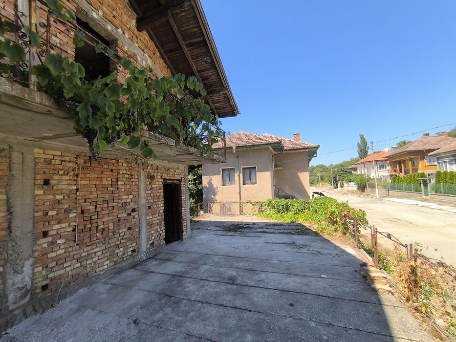 Продава се Къща в с. Тияновци, Област Видин - 320 кв.м за 76 €/кв.м - Снимка #1