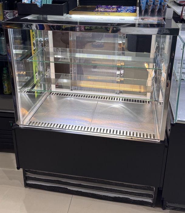 Продам витринный холодильник б/у